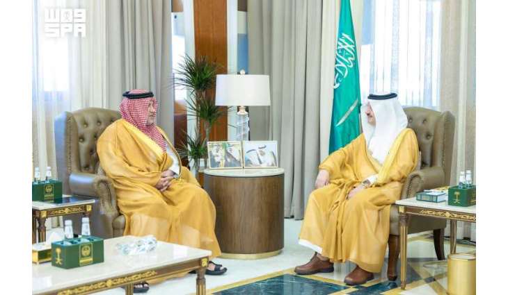 أمير المنطقة الشرقية يستقبل رئيس وأعضاء جمعية بنك الطعام السعودي