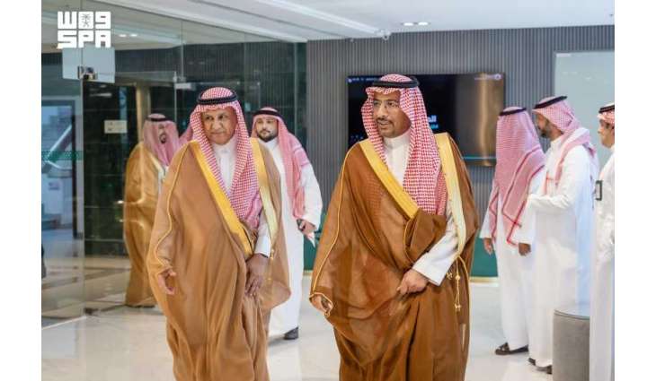وزير الصناعة والثروة المعدنية يزور مركز الإنذار المبكر المطوّر بالهيئة العامة للأمن الغذائي