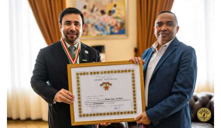 رئيس مدغشقر يمنح اللواء الدكتور أحمد ناصر الريسي وسام الضابط الأكبر تقديراً لجهوده