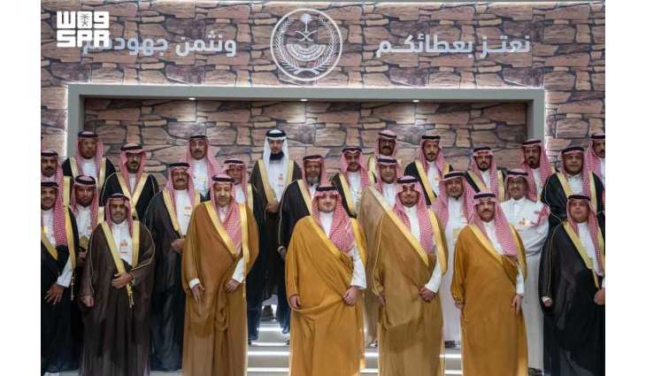 الأمير عبدالعزيز بن سعود يلتقي متقاعدي قطاعات وزارة الداخلية في منطقة الباحة