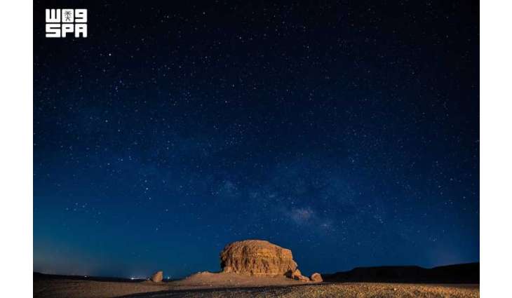 ذراع مجرة درب التبانة يزيّن سماء الحدود الشمالية في ذروة موسم الرصد الصيفي