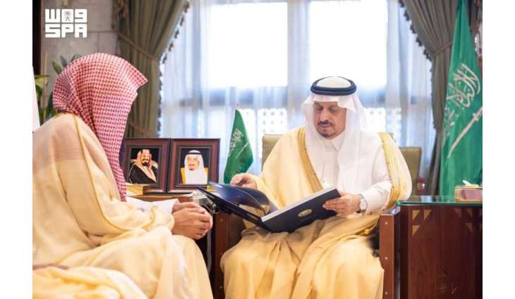 أمير منطقة الرياض يستقبل مدير فرع هيئة الأمر بالمعروف بالمنطقة