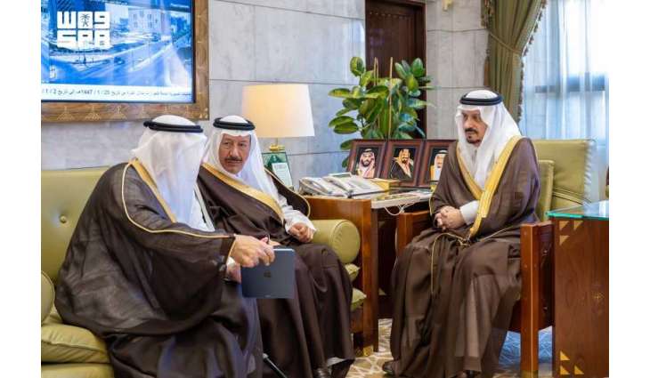 أمير منطقة الرياض يطّلع على مستجدات مركز عبدالله بن إدريس الثقافي