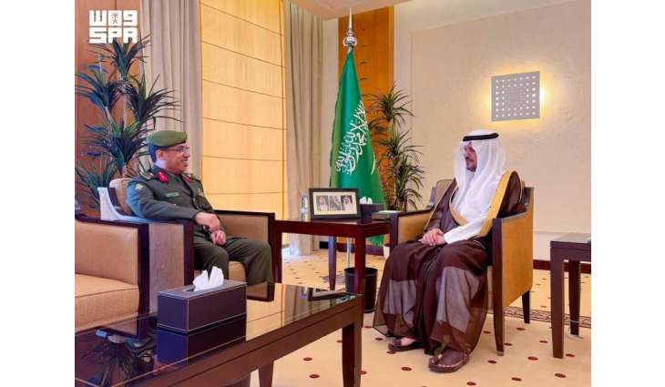 نائب أمير القصيم يستقبل مدير جوازات المنطقة بمناسبة انتهاء مهام عمله