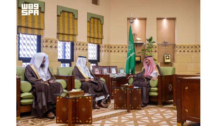 وكيل إمارة منطقة الرياض يلتقي محافظ ثادق ورئيس مجلس إدارة شركة محمل للتنمية