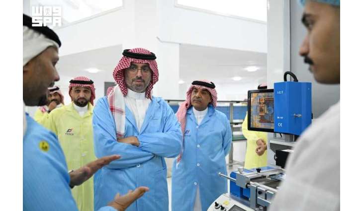 محافظ جدة يطّلع على مشروعات المدينة الصناعية الأولى ويزور عددًا من المنشآت الصناعية والإنتاجية