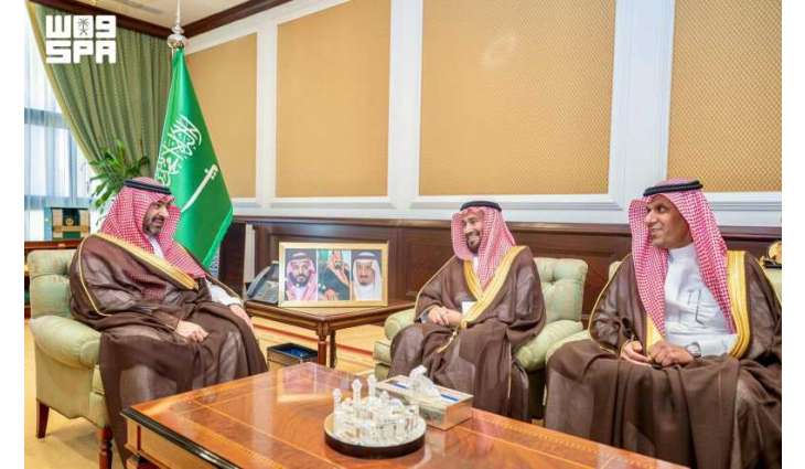 نائب أمير تبوك يطّلع على خطط تطوير الخدمات الصحية ومستجدات التحول الصحي بالمنطقة