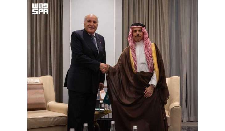 سمو وزير الخارجية يلتقي وزير خارجية الجزائر