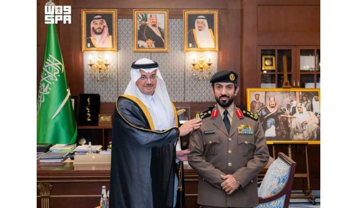 مُحافظ الأحساء يقلّد مدير شرطة المحافظة وعددًا من الضباط رتبهم الجديدة