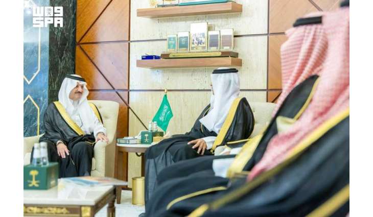 الأمير سعود بن نايف يستقبل المدير العام لفرع وزارة النقل والخدمات اللوجستية بالشرقية
