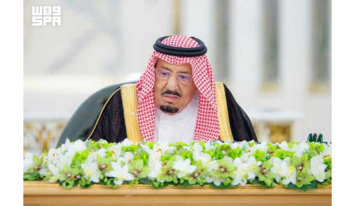 خادم الحرمين الشريفين يرأس جلسة مجلس الوزراء في جدة