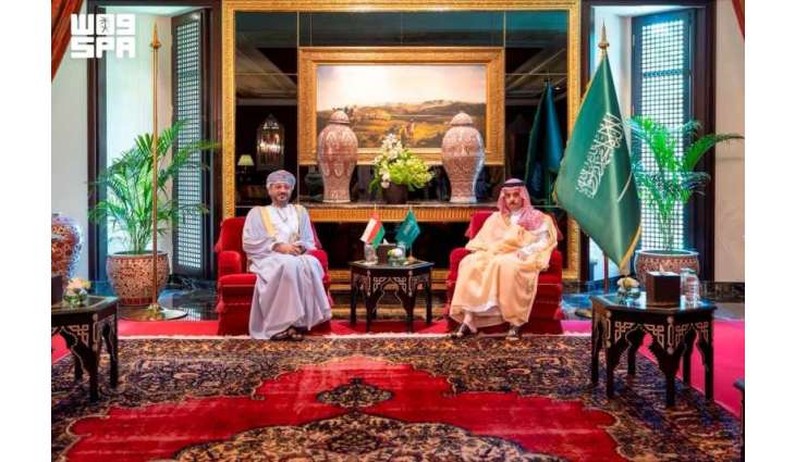 سمو وزير الخارجية يلتقي وزير خارجية عُمان
