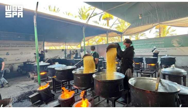 KSrelief's Central Kitchen Distributes 24,500 Hot Meals in Central and Southern Gaza Strip