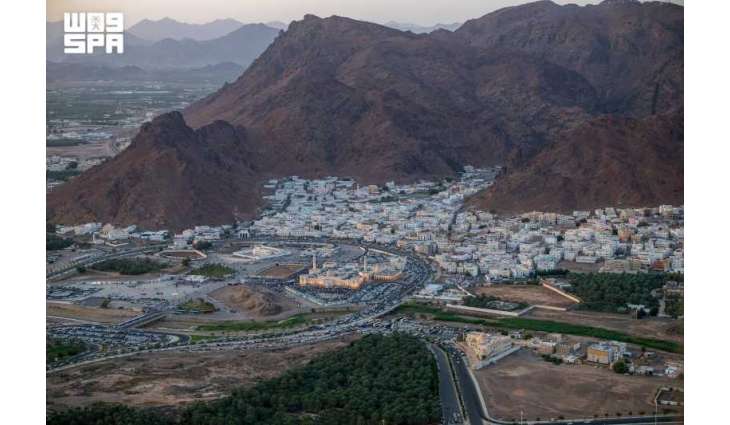 What Historical Legacy Makes Mount Uhud One of Madinah’s Most Visited Landmarks?