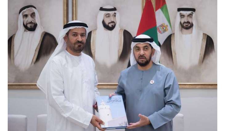 Hamdan bin Zayed receives copy of Abu Dhabi geographical guide