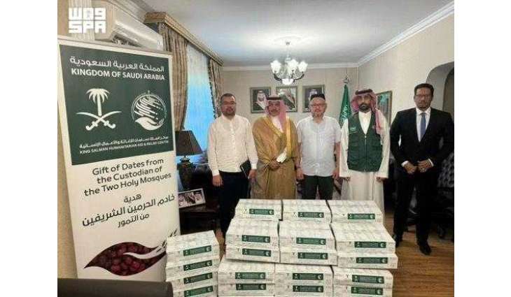 مركز الملك سلمان للإغاثة يسلّم 25 طنًا من التمور هدية المملكة لجمهورية أوزبكستان
