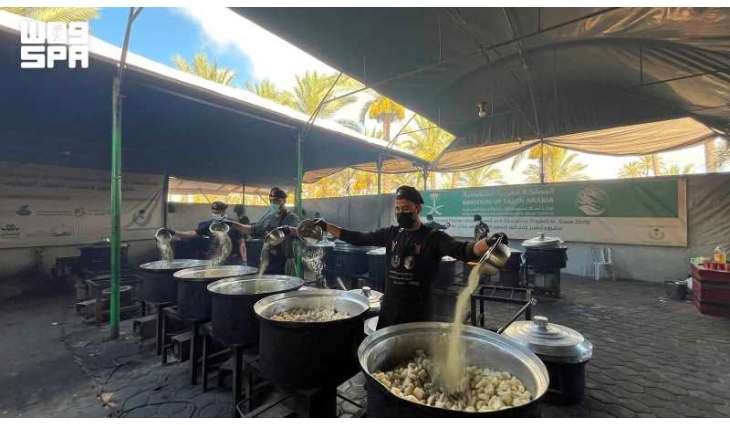 KSrelief Continues Distribution of Hot Meals in Central and Southern Gaza Strip