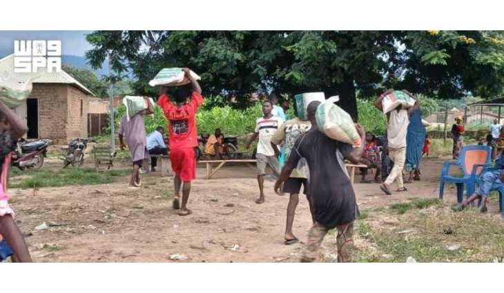 KSrelief Distributes 805 Food Baskets in Nigeria