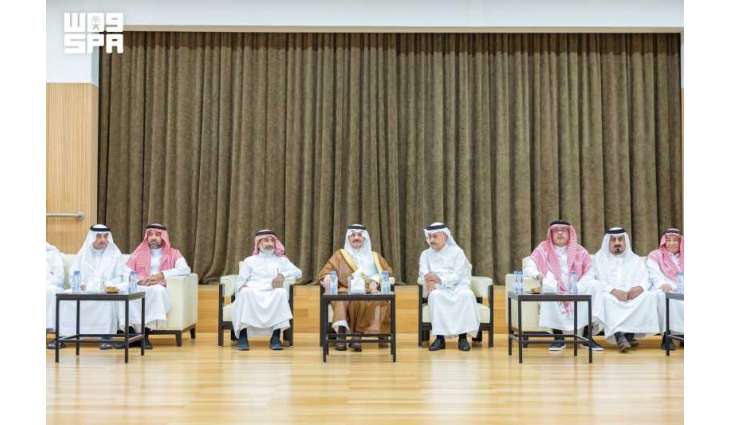 أمير المنطقة الشرقية يقدم التعازي لأسرة الخيال