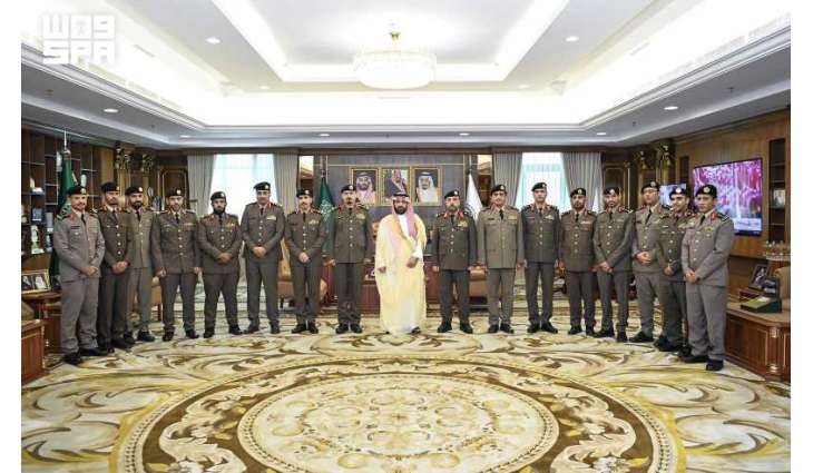 أمير منطقة جازان يقلّد عددًا من القيادات الأمنية رتبهم الجديدة