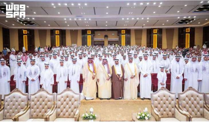 أمير القصيم يرعى تكريم الفائزين بجائزة التفوق العلمي في الرس