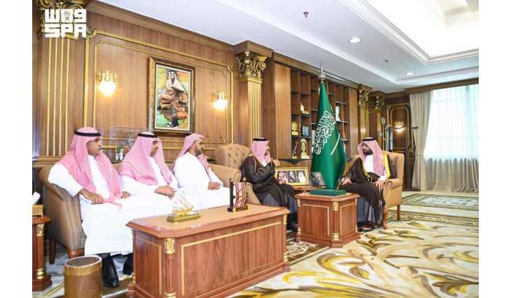 أمير جازان يستقبل مدير فرع المركز الوطني لتنمية الغطاء النباتي ومكافحة التصحر