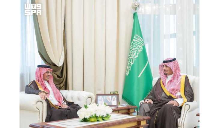 نائب أمير الباحة يلتقي مدير فرع وزارة الموارد البشرية المعيّن حديثًا بالمنطقة
