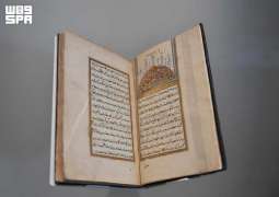 مصاحف ومخطوطات نادرة تزين جناح 