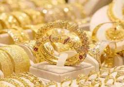 Gold prices drop by Rs2,400 per tola in Pakistan