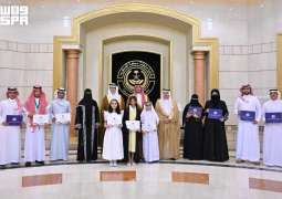 محافظ جدة يكرّم الفائزين بجائزتي المواطنة المسؤولة و