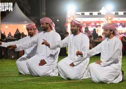 الفرقة العُمانية تُحيي عروضًا تراثية في مهرجان رفحاء للتسوق والترفيه