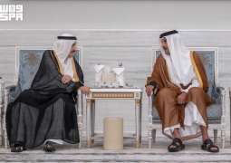 سمو الأمير منصور بن متعب ينقل تعازي القيادة لأمير دولة قطر في وفاة الشيخ حمد بن خليفة آل ثاني رحمه الله