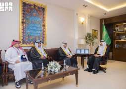 محافظ حفرالباطن يستقبل رئيس الجامعة وعددًا من الطلبة الحاصلين على جوائز دولية