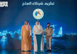 وزير النقل يكرّم حرس الحدود خلال تدشين أكبر منطقة تفويج للشاحنات في العالم