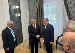وزير الخارجية اسحاق دار يجتمع مع نظيره الايراني عراقجي