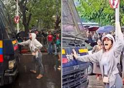 Jantar Mantar: Girl student who stopped police van says authorities tried to silence protesters