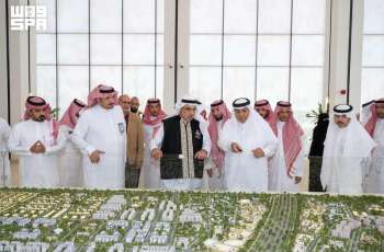 أمين الشرقية يفتتح المعرض السكني ويستعرض مشاريع التملك وخيارات الإسكان بالمنطقة