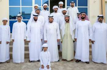 حمدان بن زايد يزور راشد مبارك المنصوري ومطر محمد المنصوري في منزليهما بمدينة غياثي
