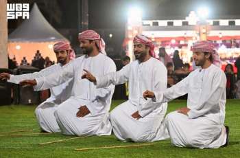 الفرقة العُمانية تُحيي عروضًا تراثية في مهرجان رفحاء للتسوق والترفيه