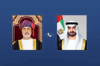 رئيس الدولة وسلطان عمان يبحثان هاتفياً العلاقات الأخوية والتطورات الإقليمية