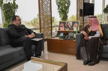 المشرف العام على مركز الملك سلمان للإغاثة يلتقي سفير فنزويلا لدى المملكة