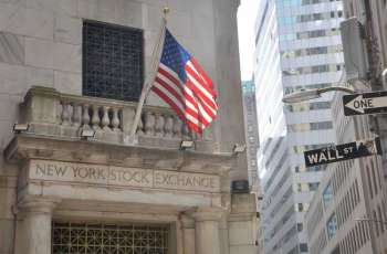 Wall Street ends slightly lower as main indices retreat