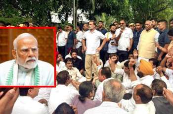 Congress protests outside PM Modi’s residence over police crackdown on CJP, students