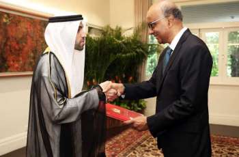سفير الإمارات يقدم أوراق اعتماده إلى رئيس سنغافورة