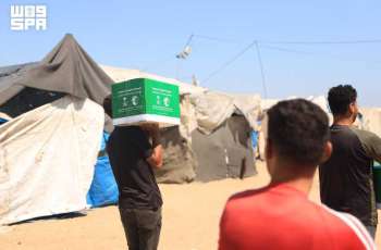 KSrelief Distributes 797 Food Baskets to Support Food Security in Gaza Strip