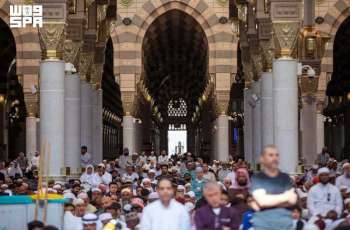 Prophet's Mosque Imam Highlights Shared Parental Duty in Friday Sermon