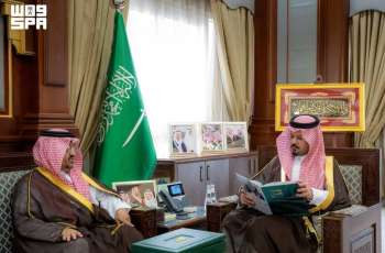 أمير المدينة المنورة يستقبل المدير العام لفرع وزارة الصحة بالمنطقة
