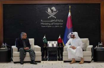 وزیر الداخلیة محسن نقوي یبحث مع نظیرہ القطري تعزیز التعاون الأمني بین البلدین