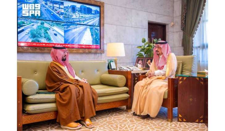 أمير منطقة الرياض يستقبل محافظ الخرج