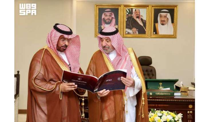 أمير نجران يُثمِّن جهود الهلال الأحمر بالمنطقة ويطّلع على مبادرة “الأمير جلوي للثمان الأولى”